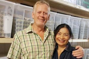 STORINDUSTRI: Waranyuta og Thomas Rognstad har ca. en million sirisser i hallen noen kilometer utenfor Gj&oslash;vik sentrum.