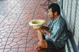 Fem prosent av thaier lever under fattigdomsgrensen