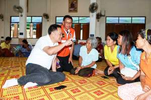 Anutin bes&oslash;kte tilfluktsrom i provinsen Sisaket 30. juli i &aring;r.