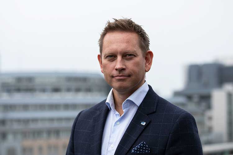 Statssekret&aelig;r Vegard Einan (H) i Arbeids- og sosialdepartementet svarer.