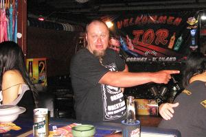 Vel fremme p&aring; K&aring;re's Partybar i Pattaya.